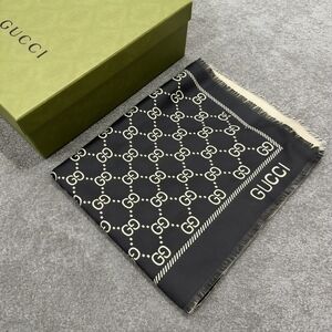 GUCCI GG Monogram Rhombus Jacquard Scarf